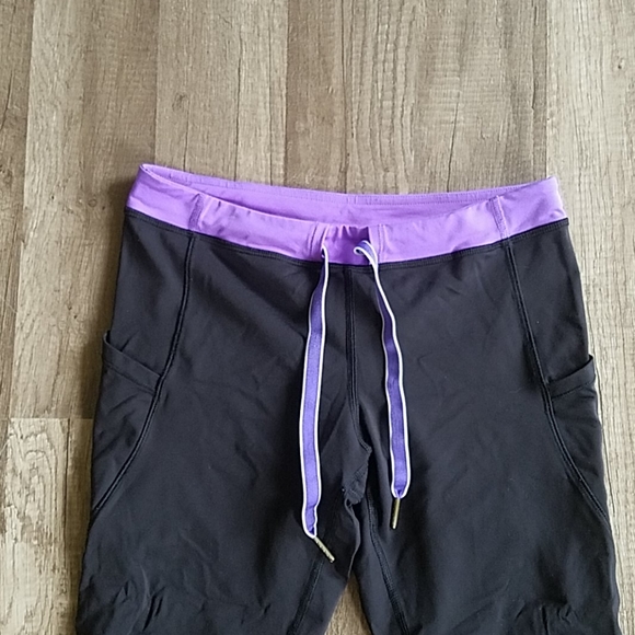 Lululemon Beach Runner Black Crop Tie Leggings 6 - Picture 7 of 13